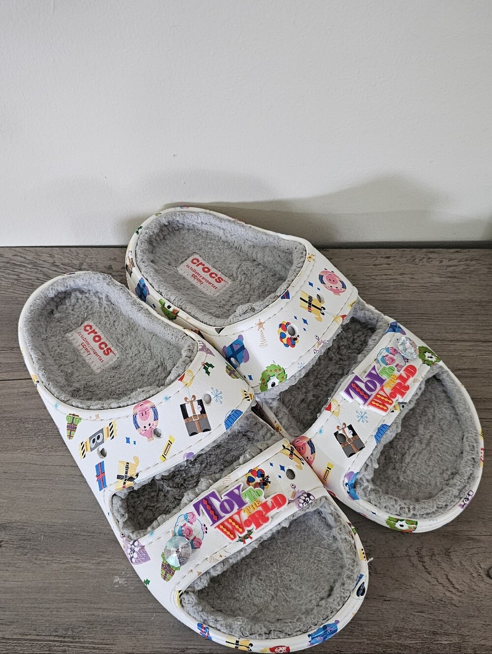 Disney Parks Christmas Pixar Toy To The World Clogs Crocs Men 8 Women 10 Plush